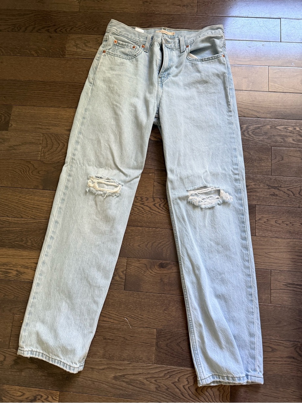 Light Wash Distressed Levi’s Jeans